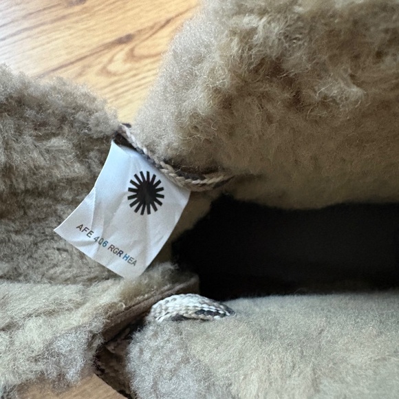 UGG women’s Brooklyn Water-Resistant Hiker Boot - Picture 11 of 12